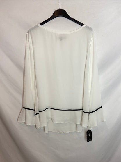 FESTA. Blusa blanca fluida con detalle en negro T.52