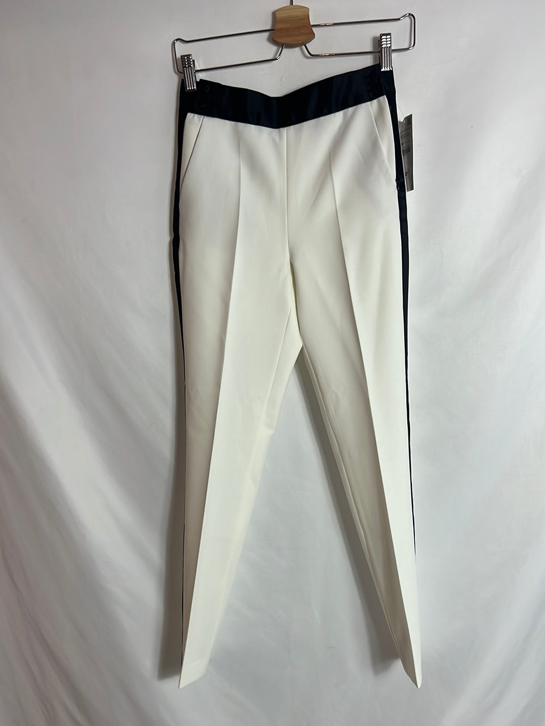 ZARA. White trousers with black stripes on the sides. XS