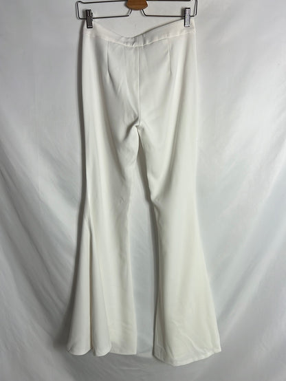 ZARA. Pantalón campana blanco. T XS