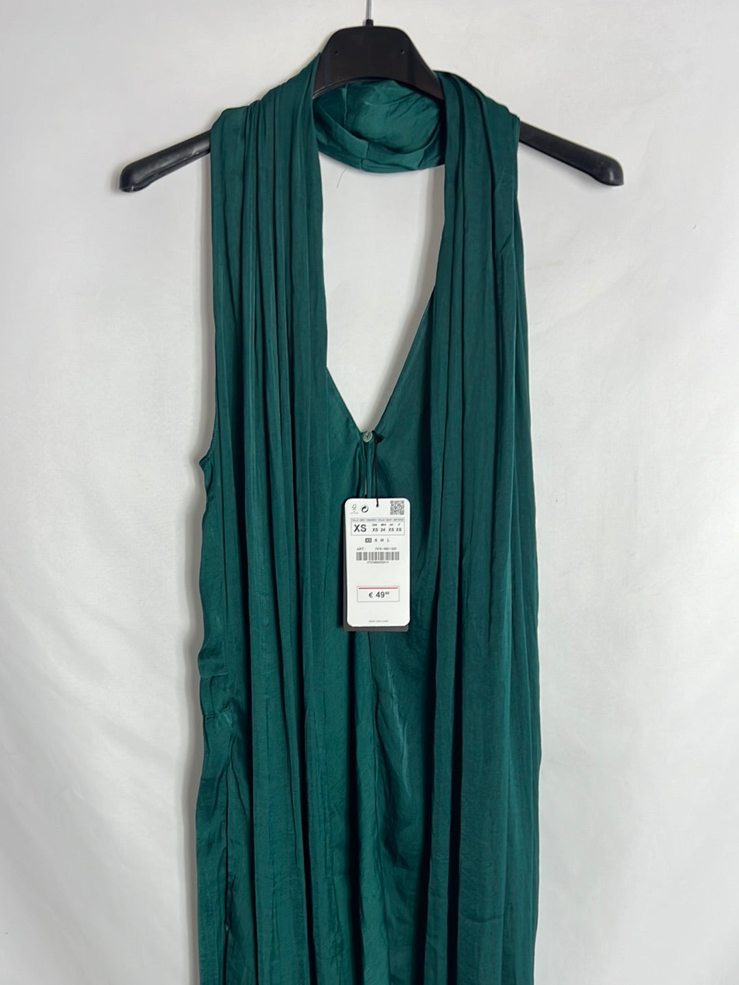 ZARA. Mono midi verde satinado. T XS