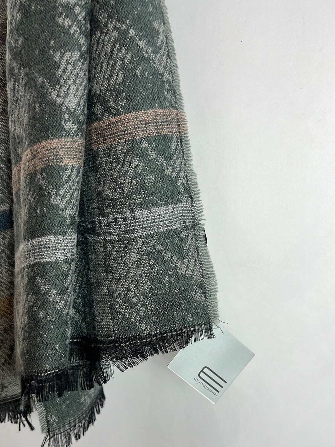 EFERRI .Bufanda gris estampada