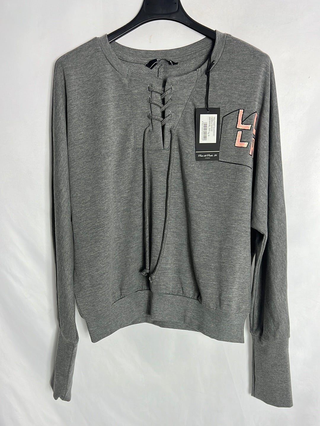 SH COLLECTION. Gray sweatshirt with letters. TM