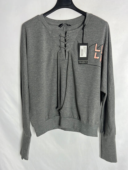 SH COLLECTION. Gray sweatshirt with letters. TM