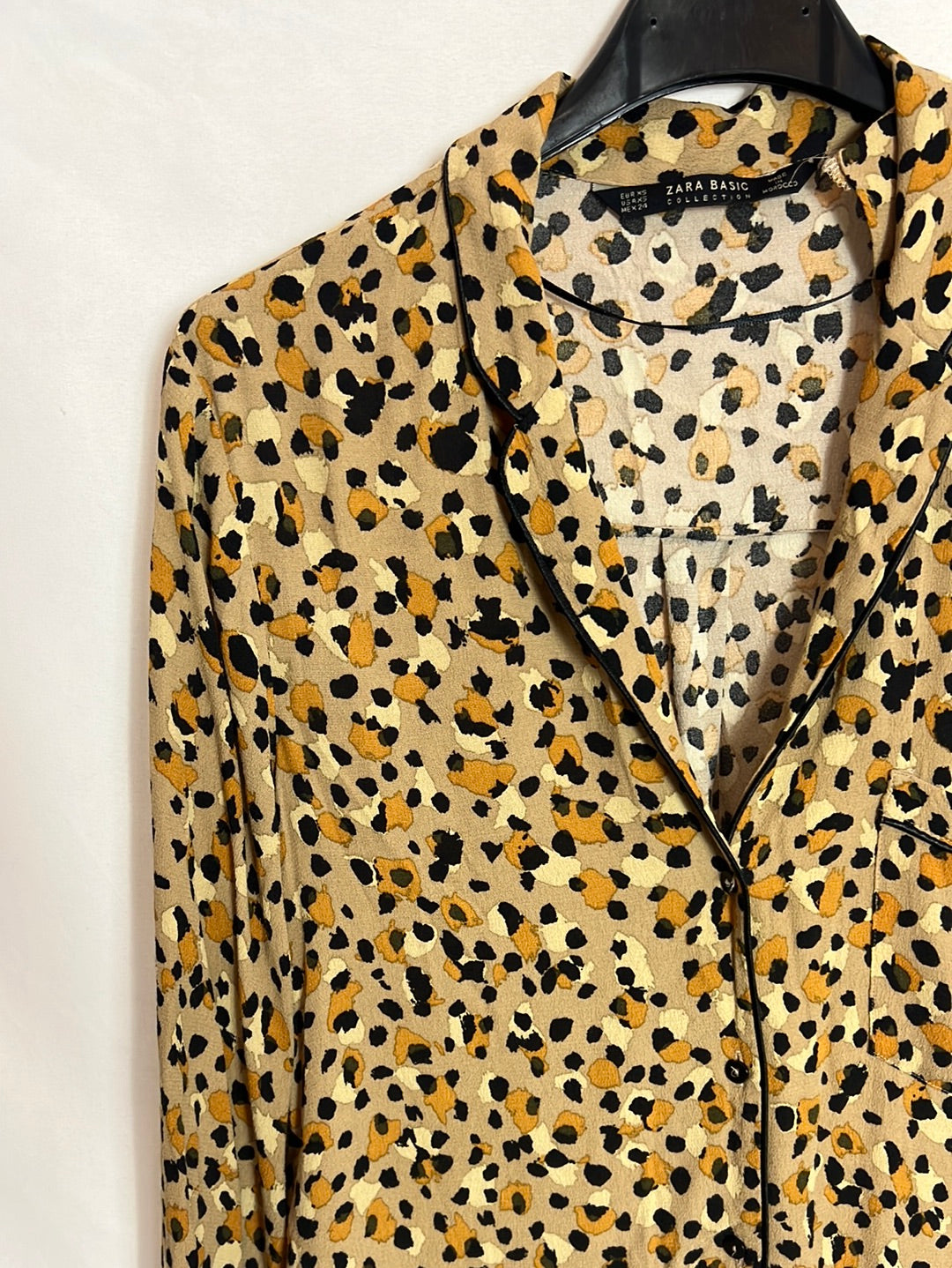 ZARA. Printed beige blouse. T XS