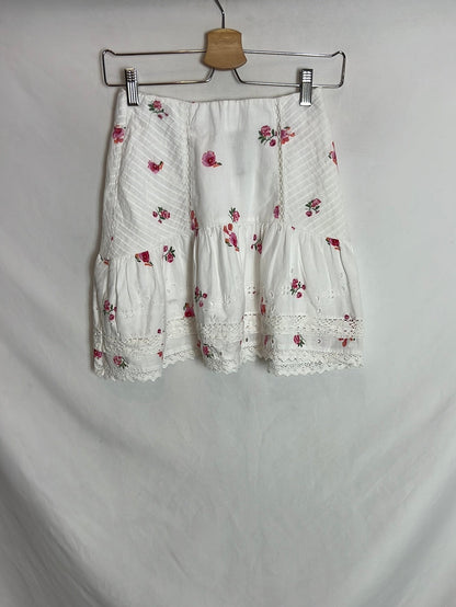 ZARA. Falda blanca flores. T XS