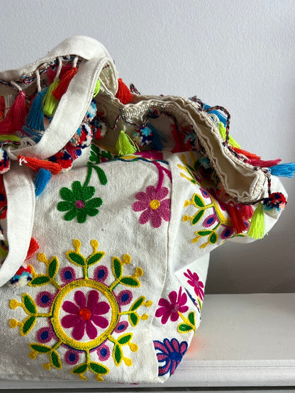 PARFOIS. Bolso blanco bordado TARA