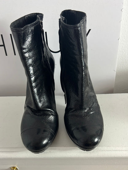 PRADA. Botines negros piel. T 37