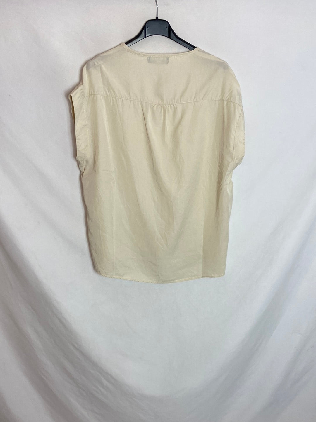 AMICHI. Beige Sleeveless Ts Blouse