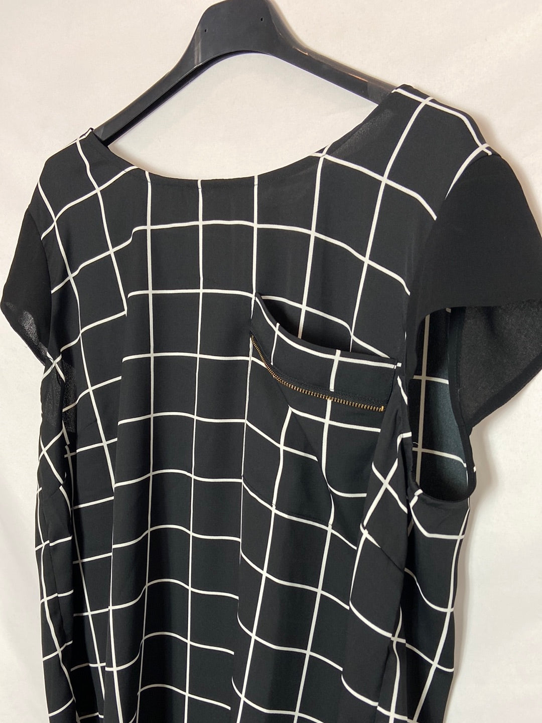 CORTEFIEL. Blusa negra de cuadros blancos T. XL