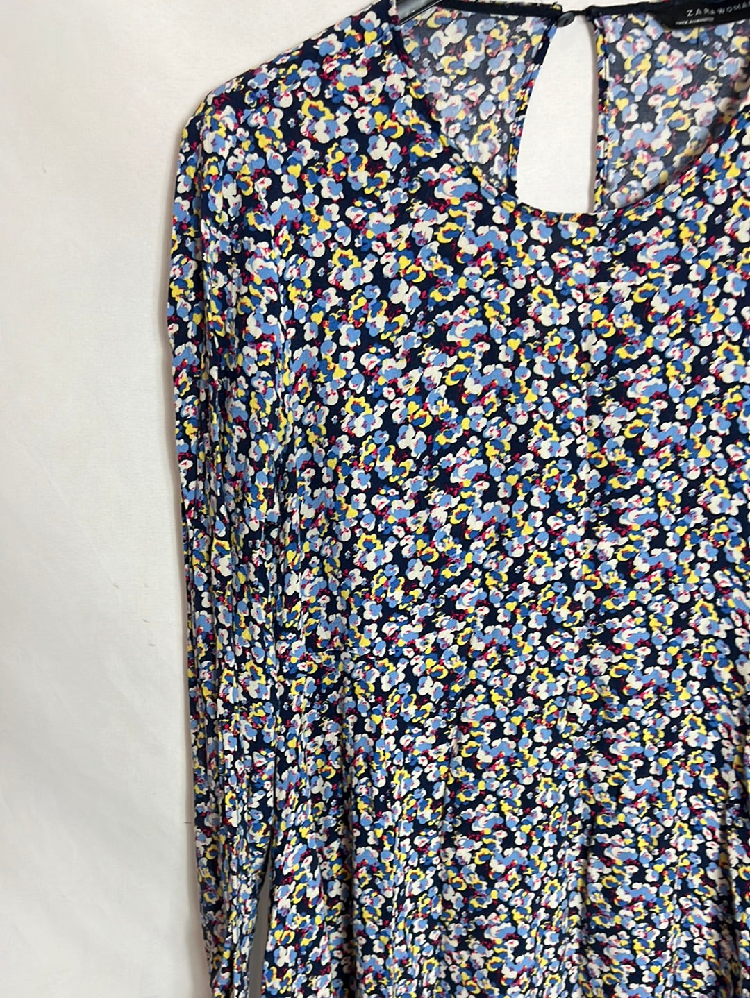 ZARA. Vestido corto flores. T M