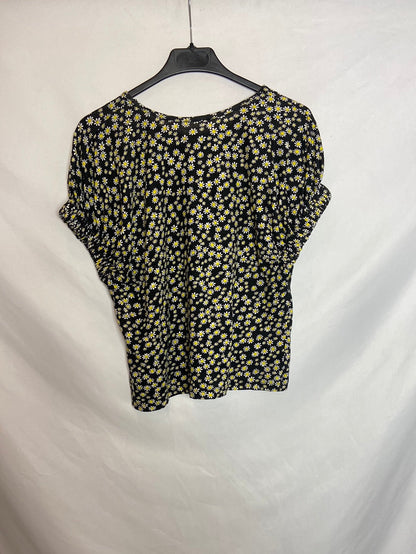 OTRAS. Camiseta negra flores TU (S)