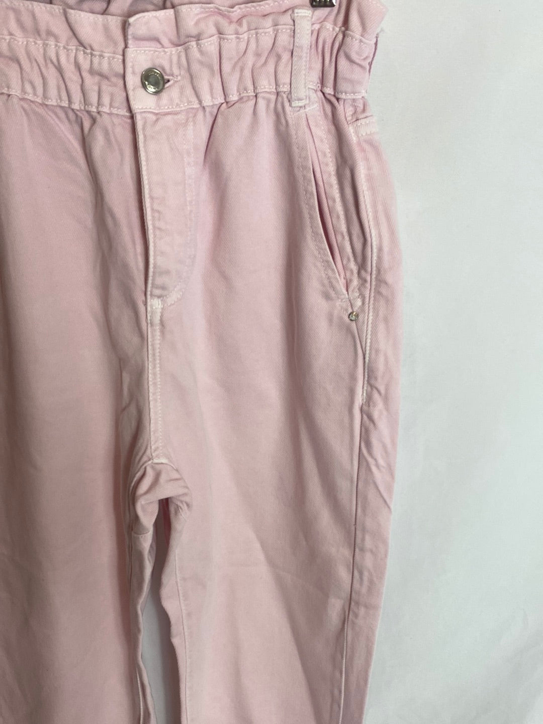 ZARA. Pantalón denim rosa palo. T.36