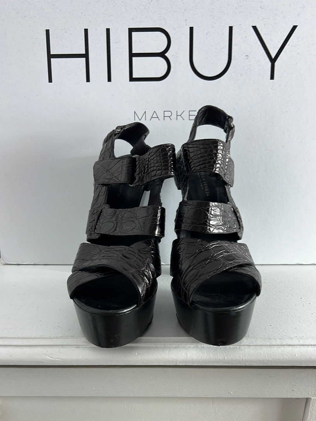 BOTTEGA VENETA. Brown platform sandals. Size 37