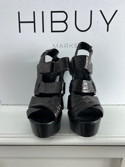 BOTTEGA VENETA. Brown platform sandals. Size 37