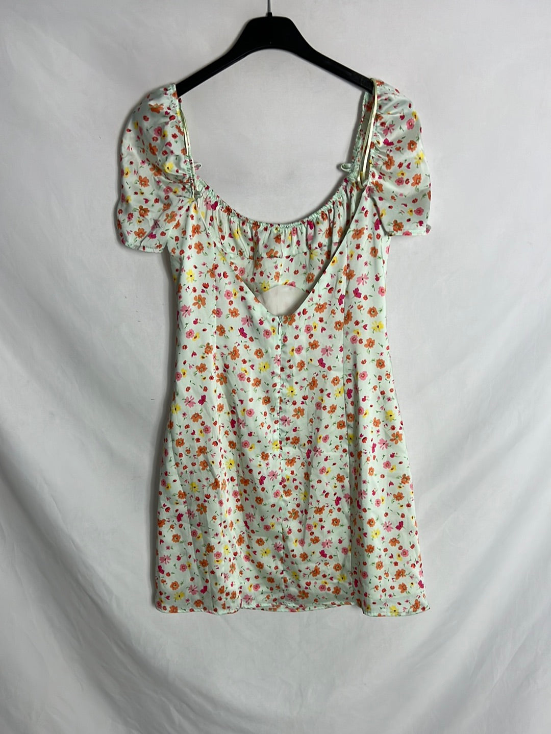 BERSHKA. Vestido corto flores satinado. T M
