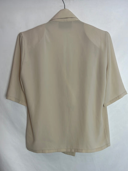 IQ. Total look: blazer and beige flowing trousers. TS/M (tare)