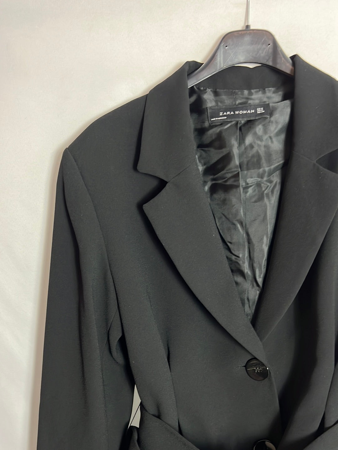 ZARA. Blazer negra larga cinturón. T S