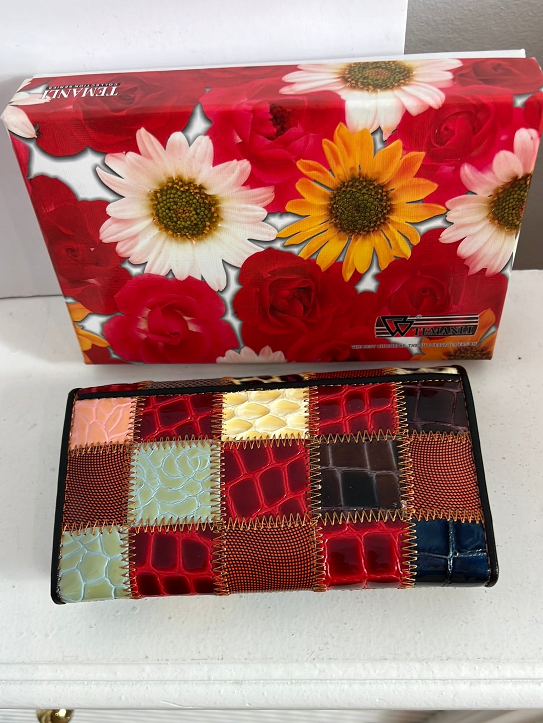 TEMANLI. Textured leather wallet