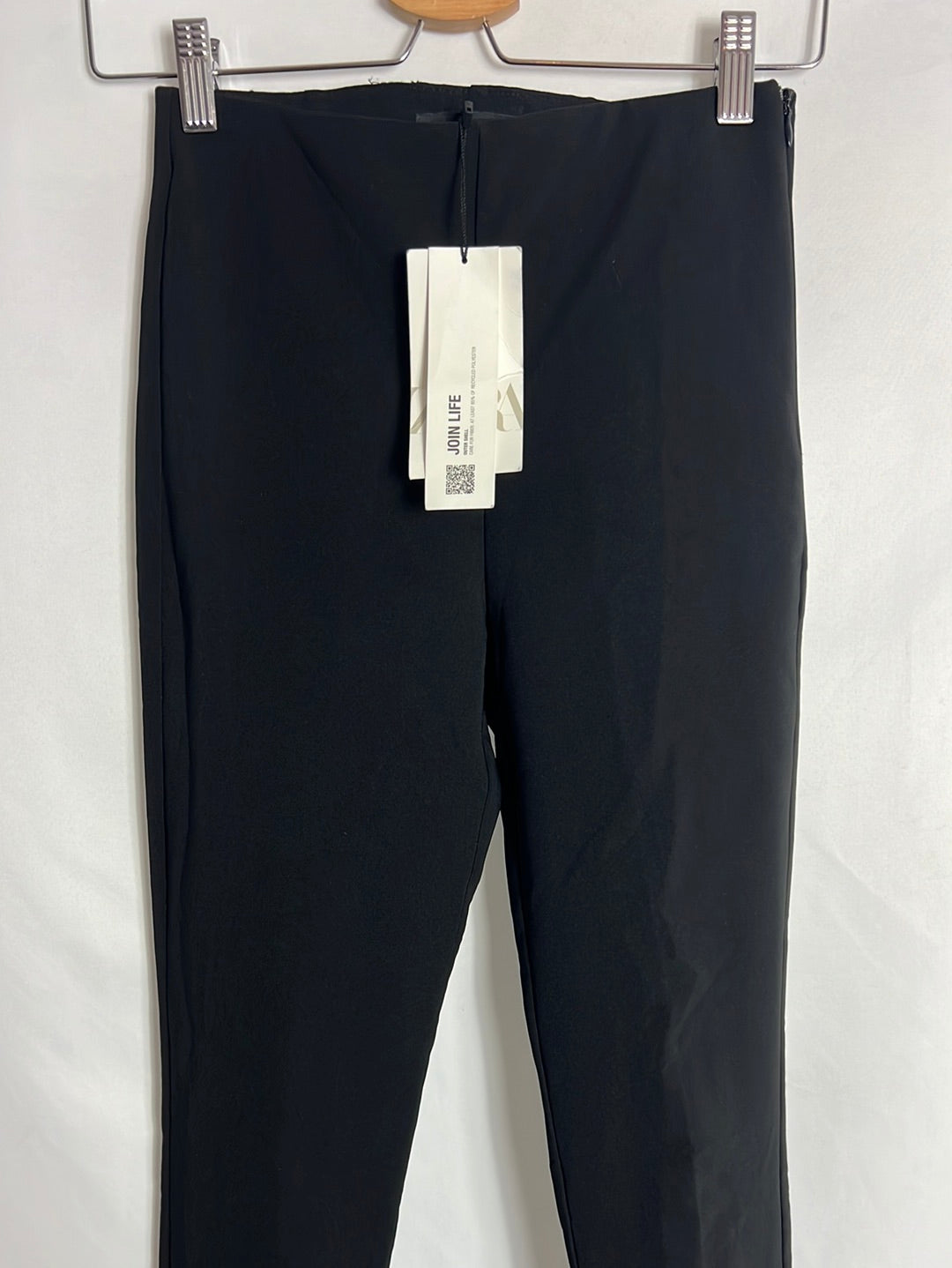 ZARA. Pantalón negro ajustado estilo leggins. T XS