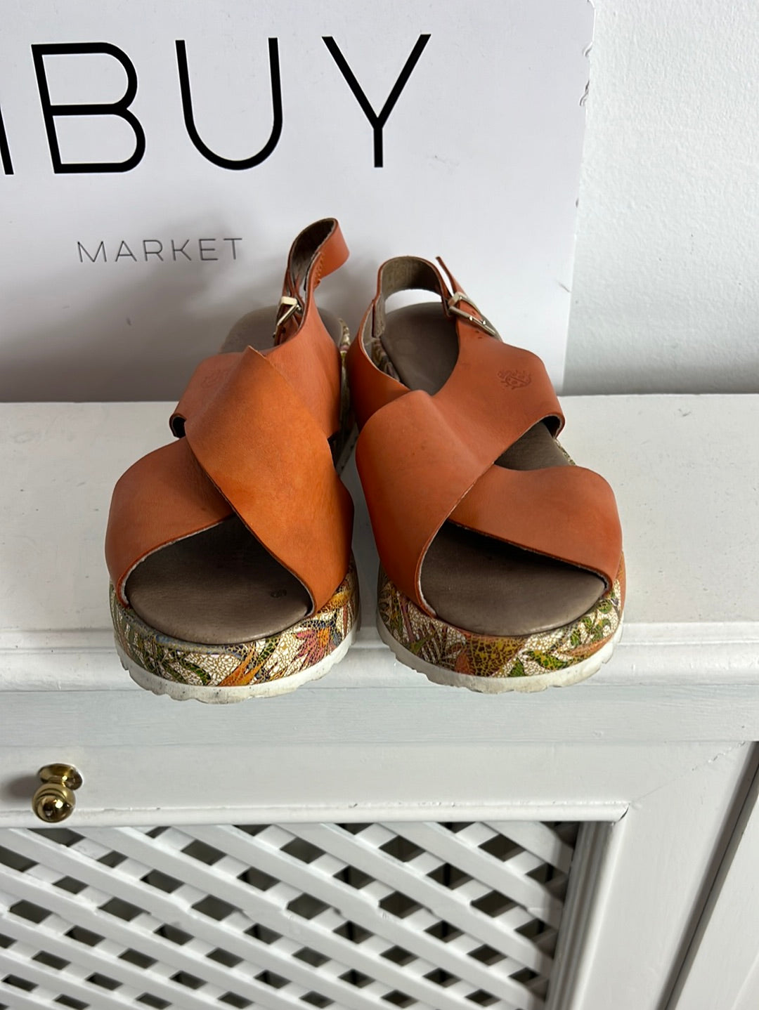 YOKONO. Orange leather sandal S.37