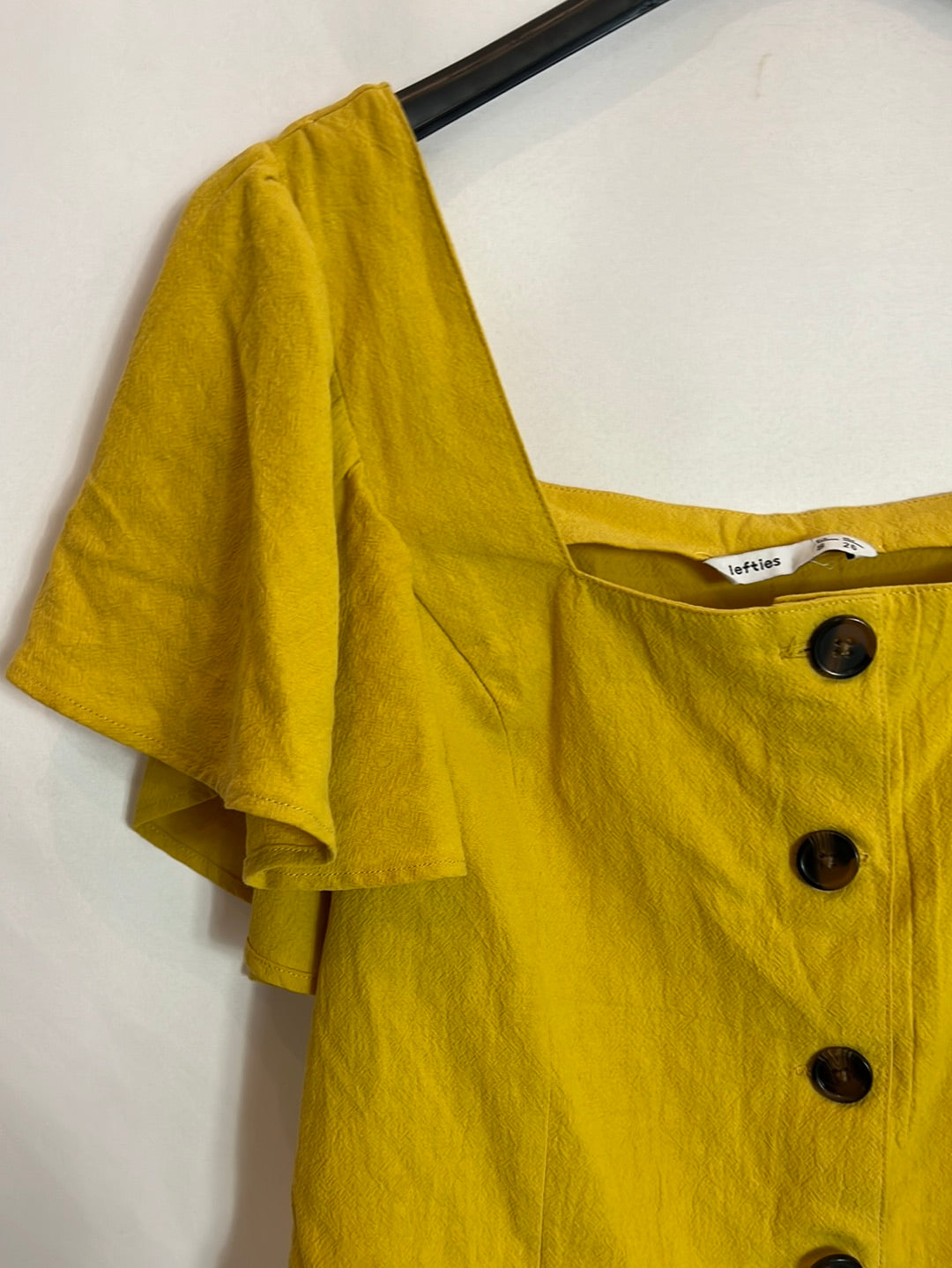 LEFTIES. Yellow button-down top