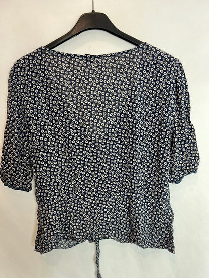 URBAN OUTFITTERS. Fluid blue floral print top. T.S.