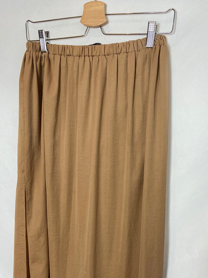 ZARA. Camel satin skirt, size XS