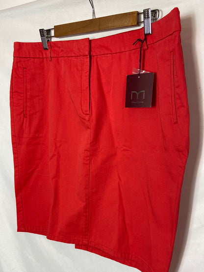 MILANO. Falda corta roja  T.48