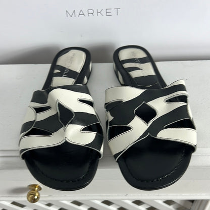 MARTINELLI. Sandalia plana blanca y negra. T 38