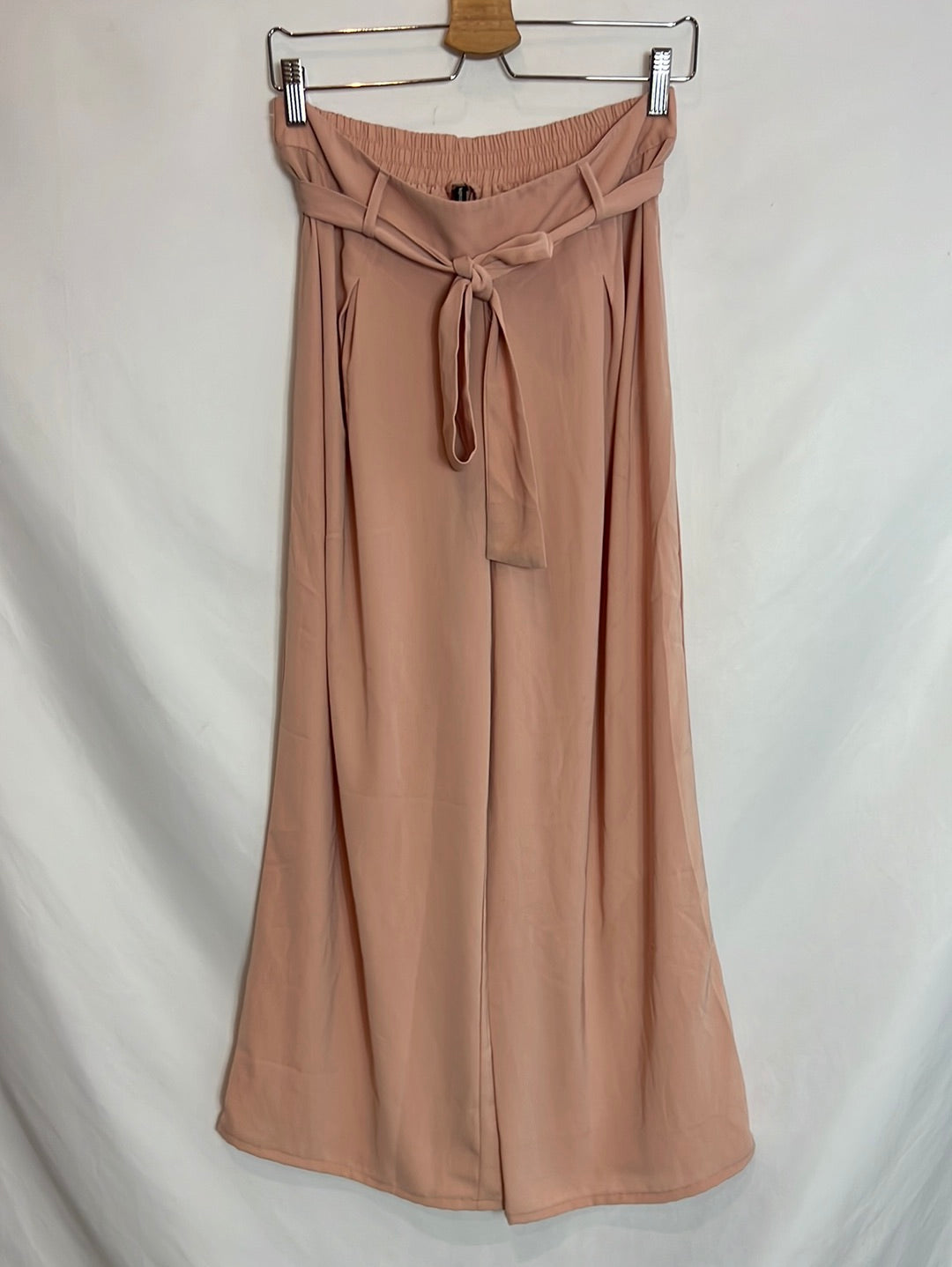 STRADIVARIUS. Pantalón rosa fluido T.l