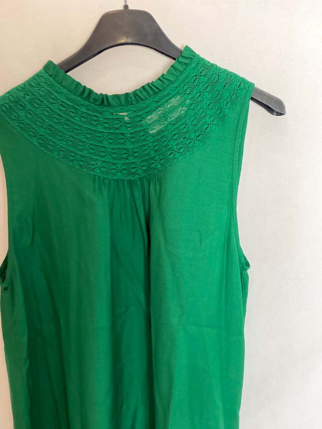 INDI&COLD. Blusa verde encaje T.m