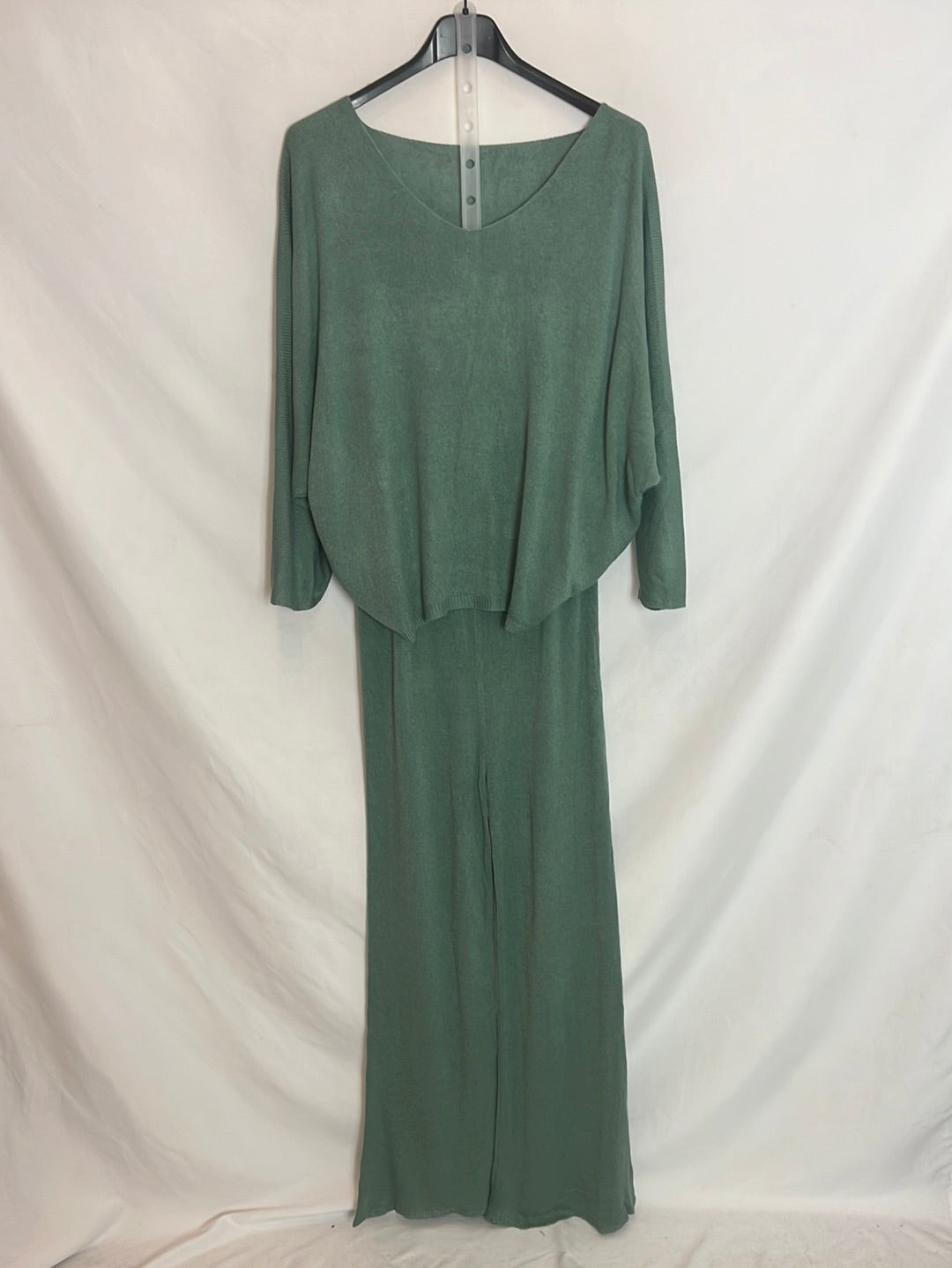 OTRAS. Total look punto verde agua. T.S