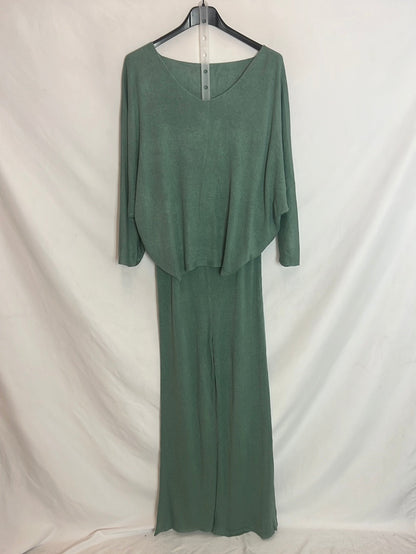 OTRAS. Total look punto verde agua. T.S