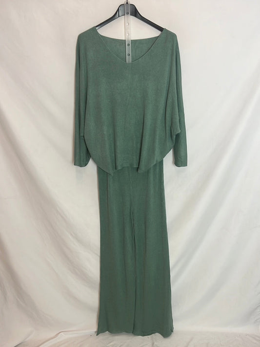 OTRAS. Total look punto verde agua. T.S