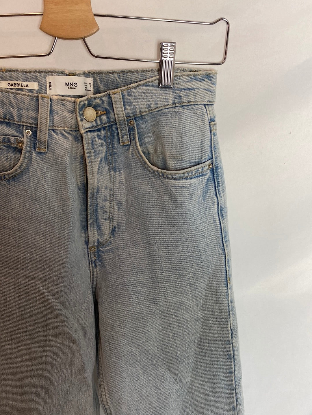 MANGO. Vaqueros wide-leg botones. T.34