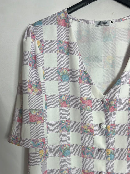 BABYLON. Total look: Vintage-style printed blouse and pants. TM 