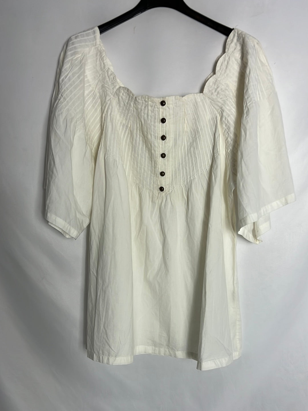 ARMAND BASI. Blusa blanca detalle escote . T S