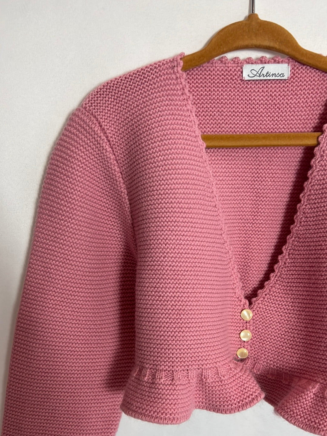 ARTINSA. Pink ruffled cardigan. Size 5 years.