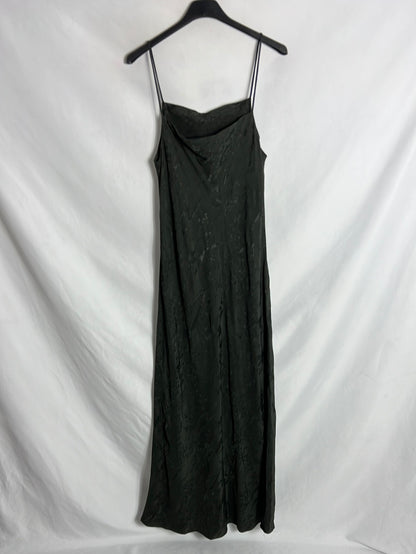 ZARA. Vestido largo verde oscuro satinado. T S
