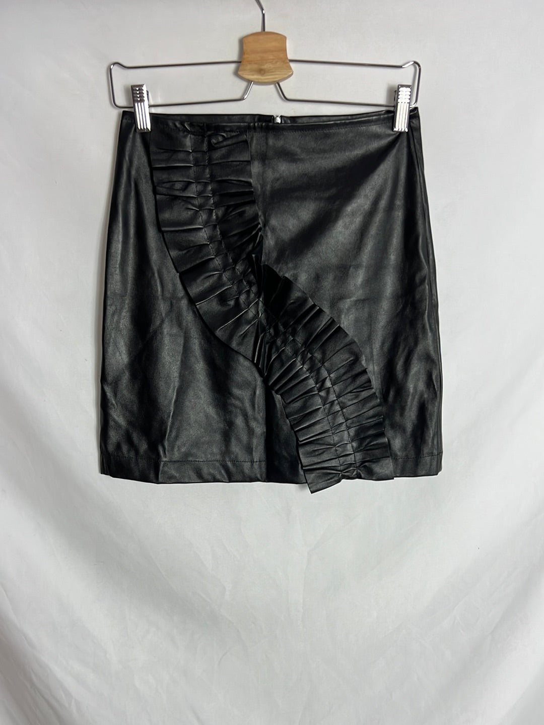 CELOP. Falda corta efecto piel volante. T M