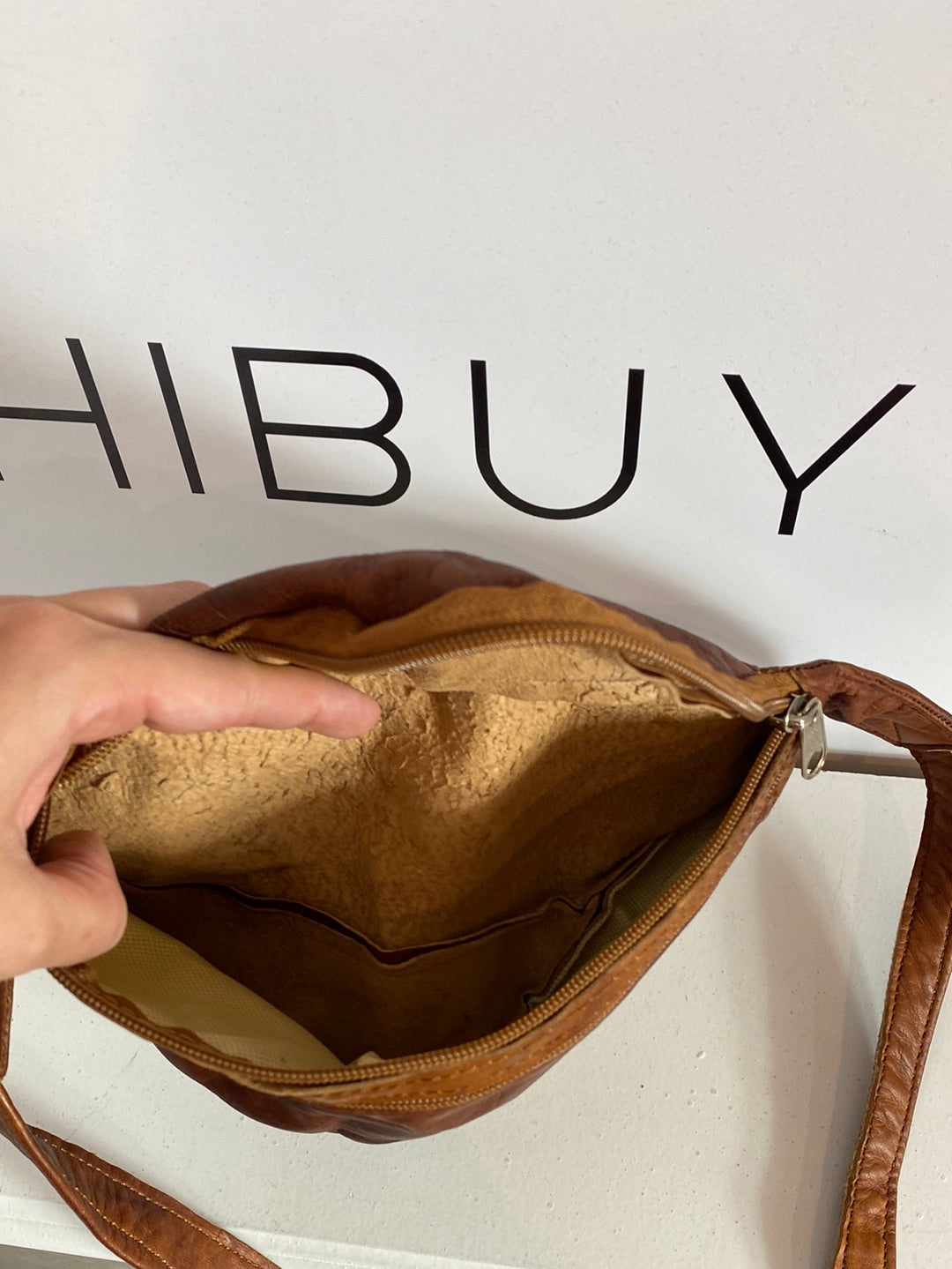 OTRAS. Riñonera vintage marrón.