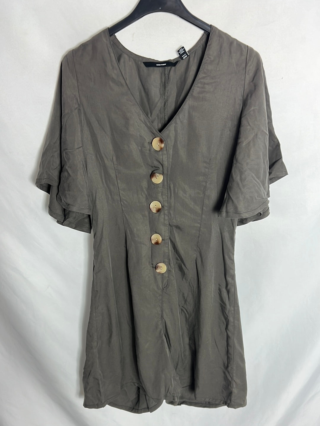 VERO MODA. Short-sleeved gray dress. Ts