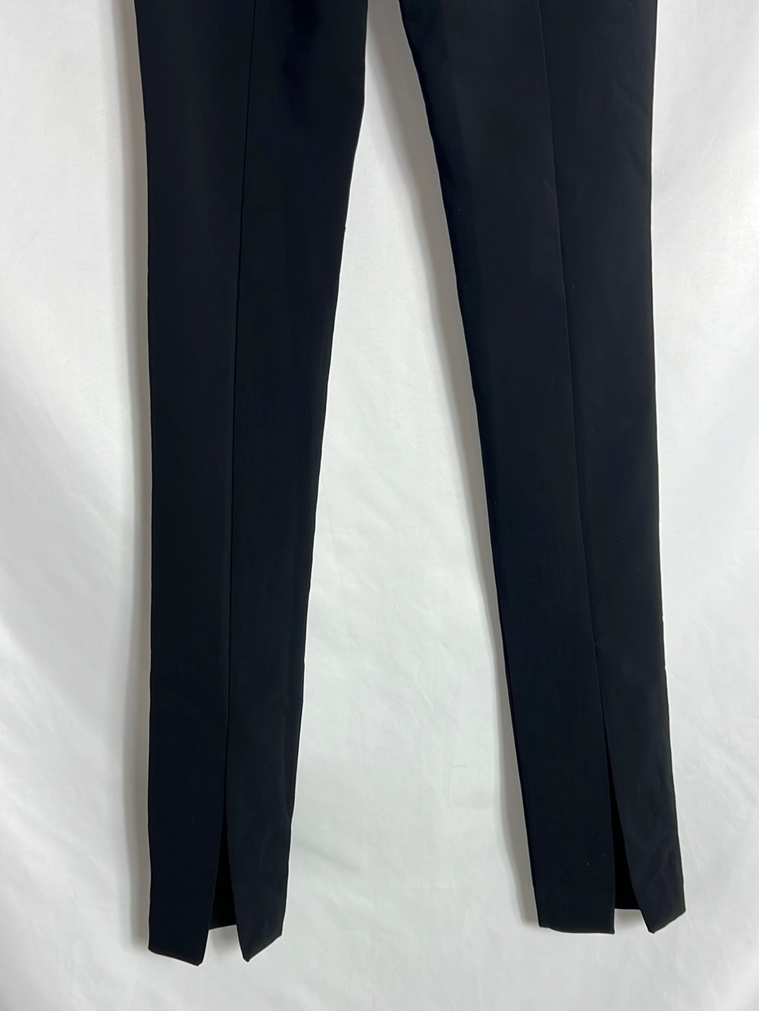 ZARA. Pantalón negro ajustado estilo leggins. T XS