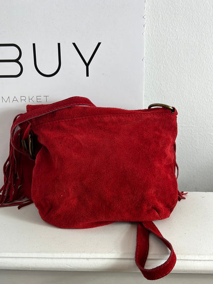 OTRAS. Bolso piel rojo flecos