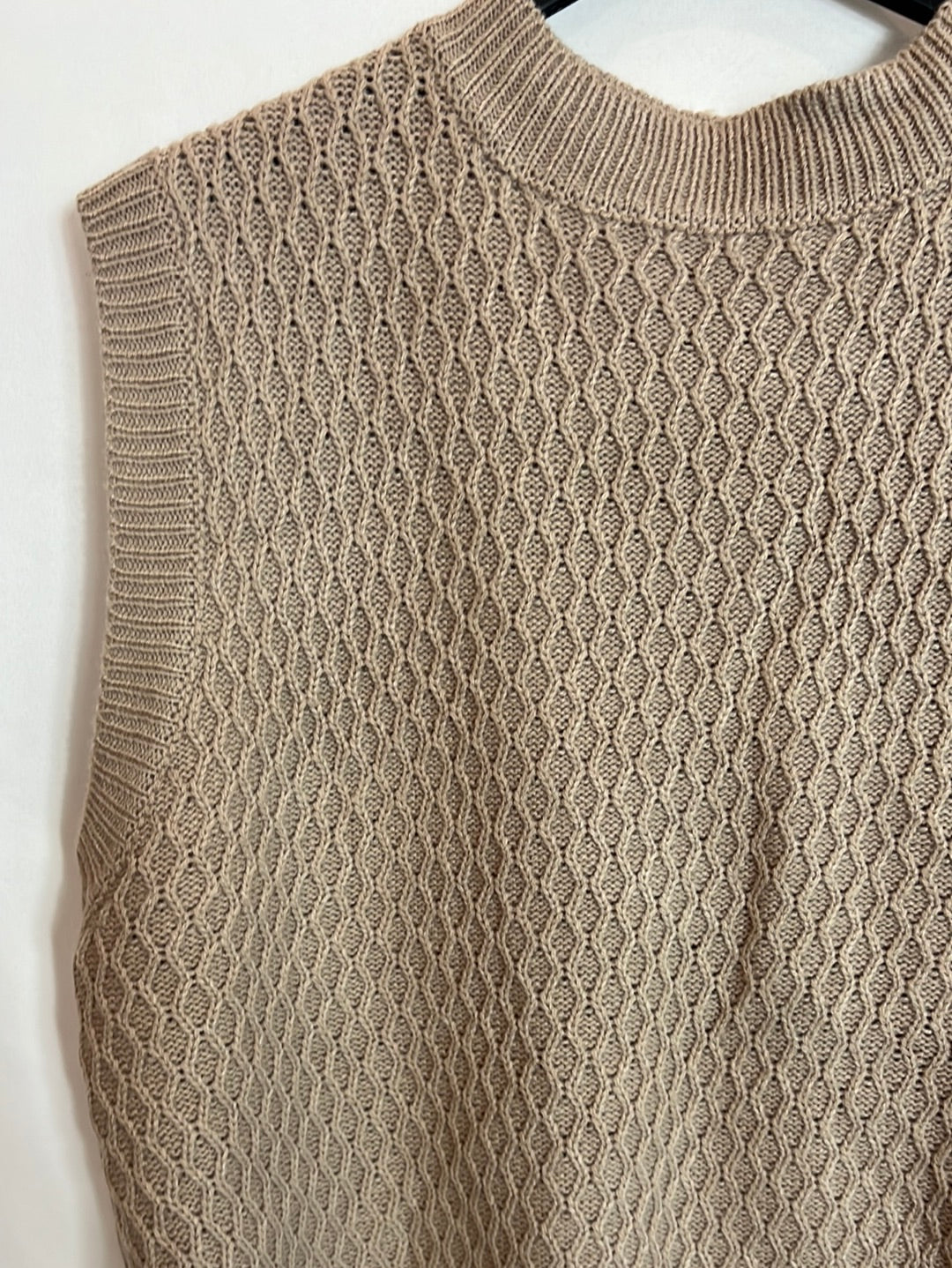 SHEIN. Chaleco beige ochos T.m