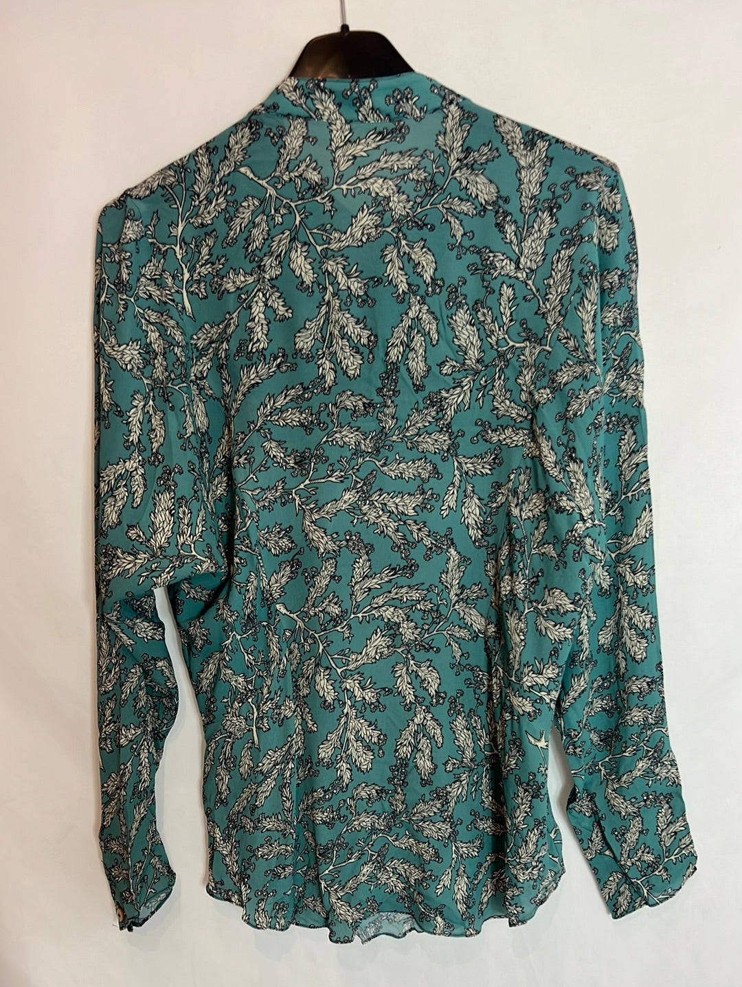 GARVEN. Light blue printed blouse with neck detail. Size 36