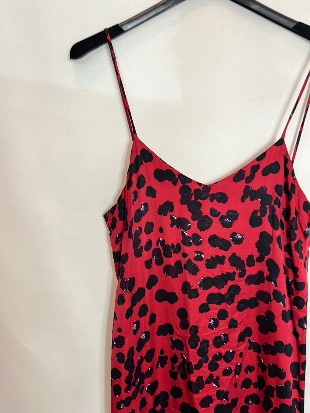 INTROPIA. Vestido midi recto rojo estampado. T 34