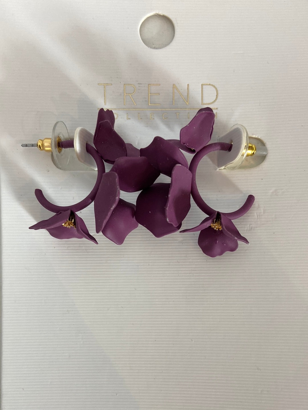 PARFOIS. Argollas flores moradas.