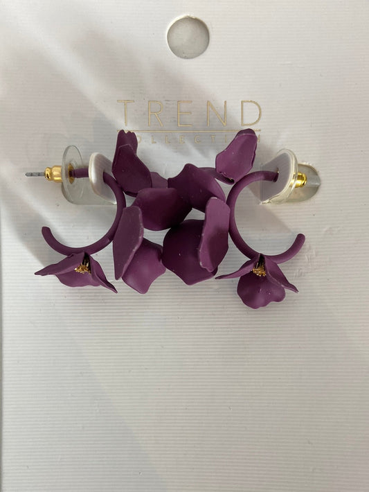 PARFOIS. Argollas flores moradas.