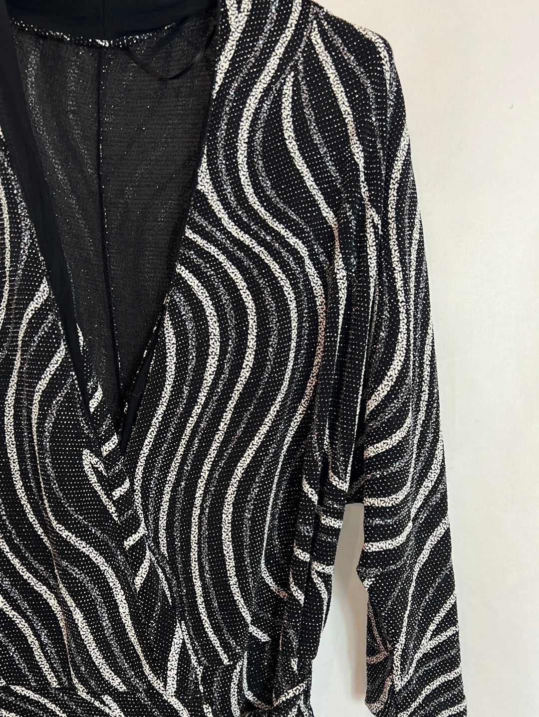 ZARA. Vestido negro hilos plateados. T S